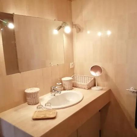 Le Chai De La Rose Et Seances Bien Etre 住宿加早餐酒店 杜埃拉方丹