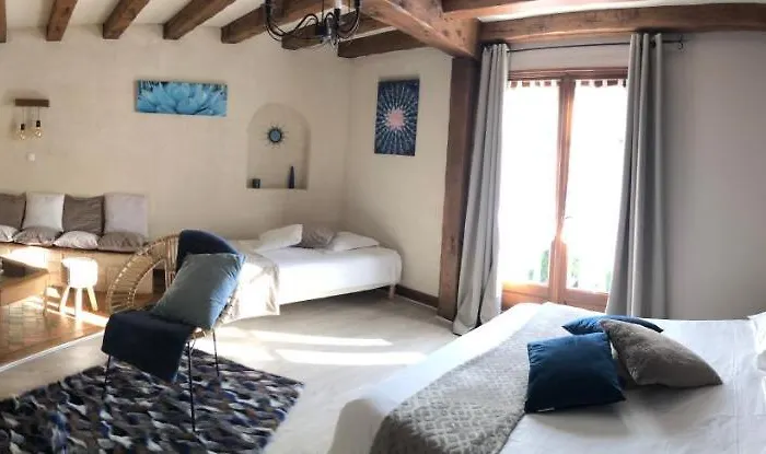 Le Chai De La Rose Couette-café