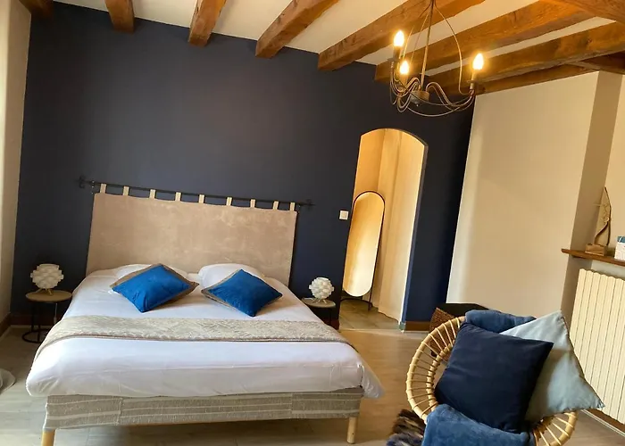 Le Chai De La Rose Couette-café